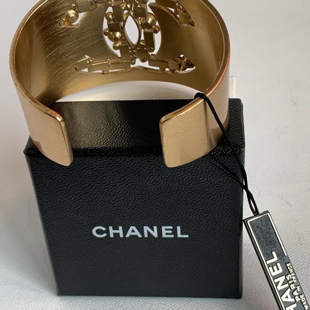 🦄 CHANEL Rare Pink Purple Jewel Stones Emerald Cut Gem Gold Bracelet Cuff CC💕 - Picture 10 of 16